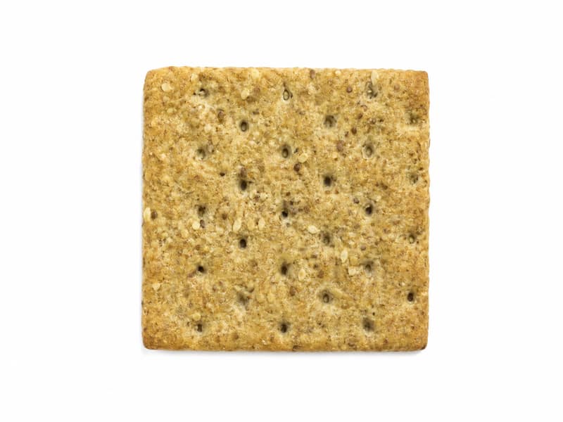 Krakersy pełnoziarniste – białko 10g, kalorie 416 kcal, węglowodany i tłuszcz na 100g | zdrowe odżywianie